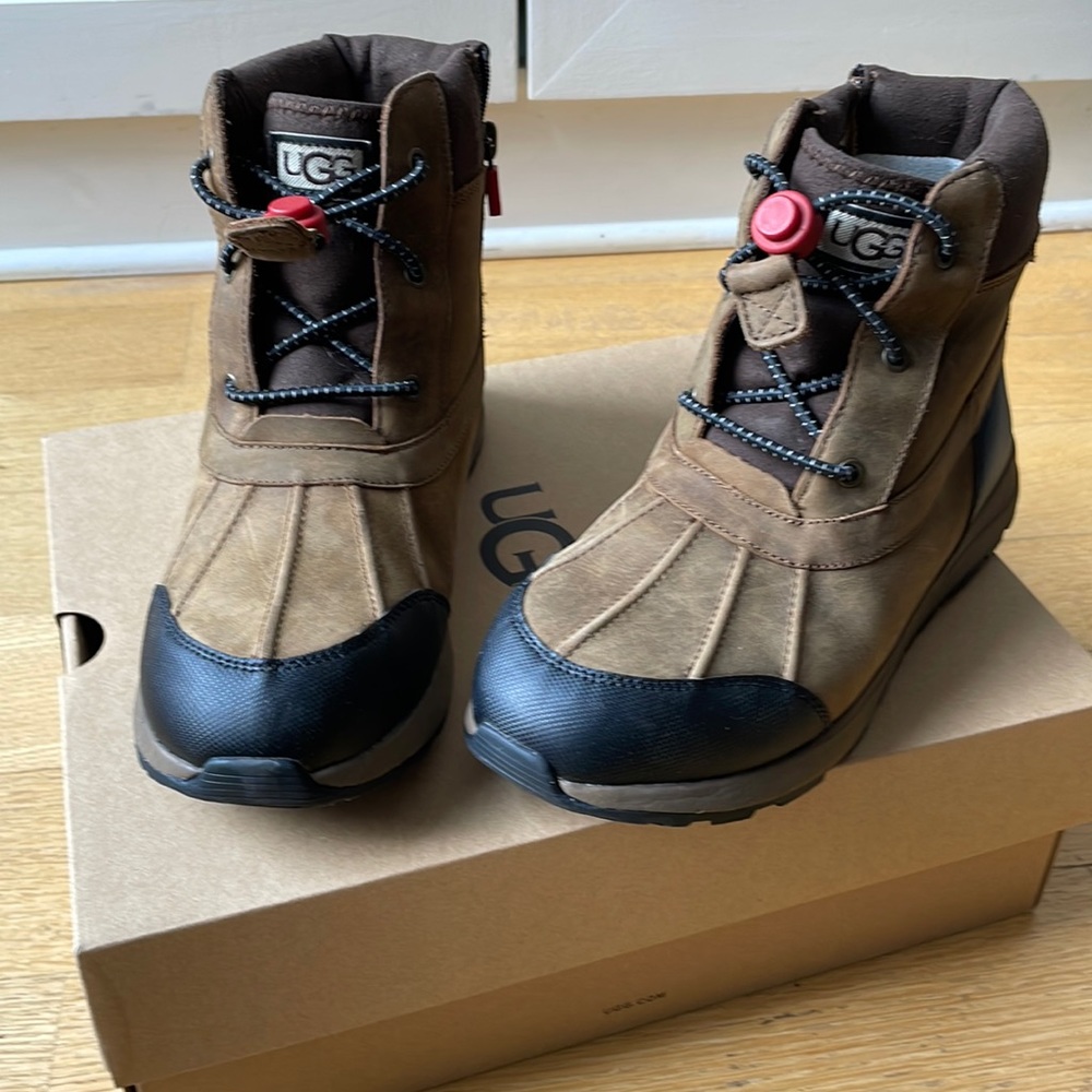 UGG snow boots K Turlock Leather Weather